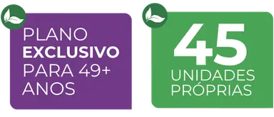 Médico sorrindo para paciente idoso